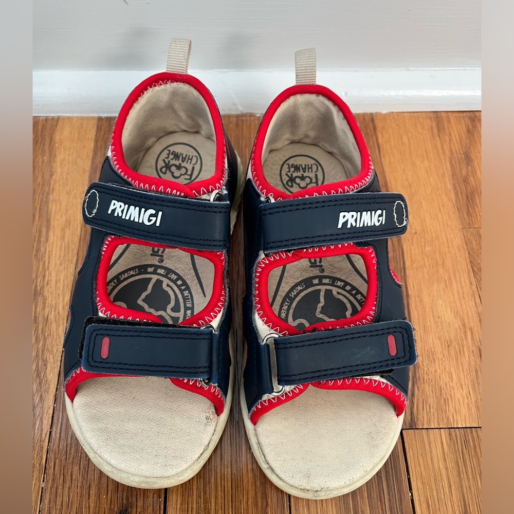 Primigi sandals toddler size 29 in Italy that corresponds to 11.5 Toddler.